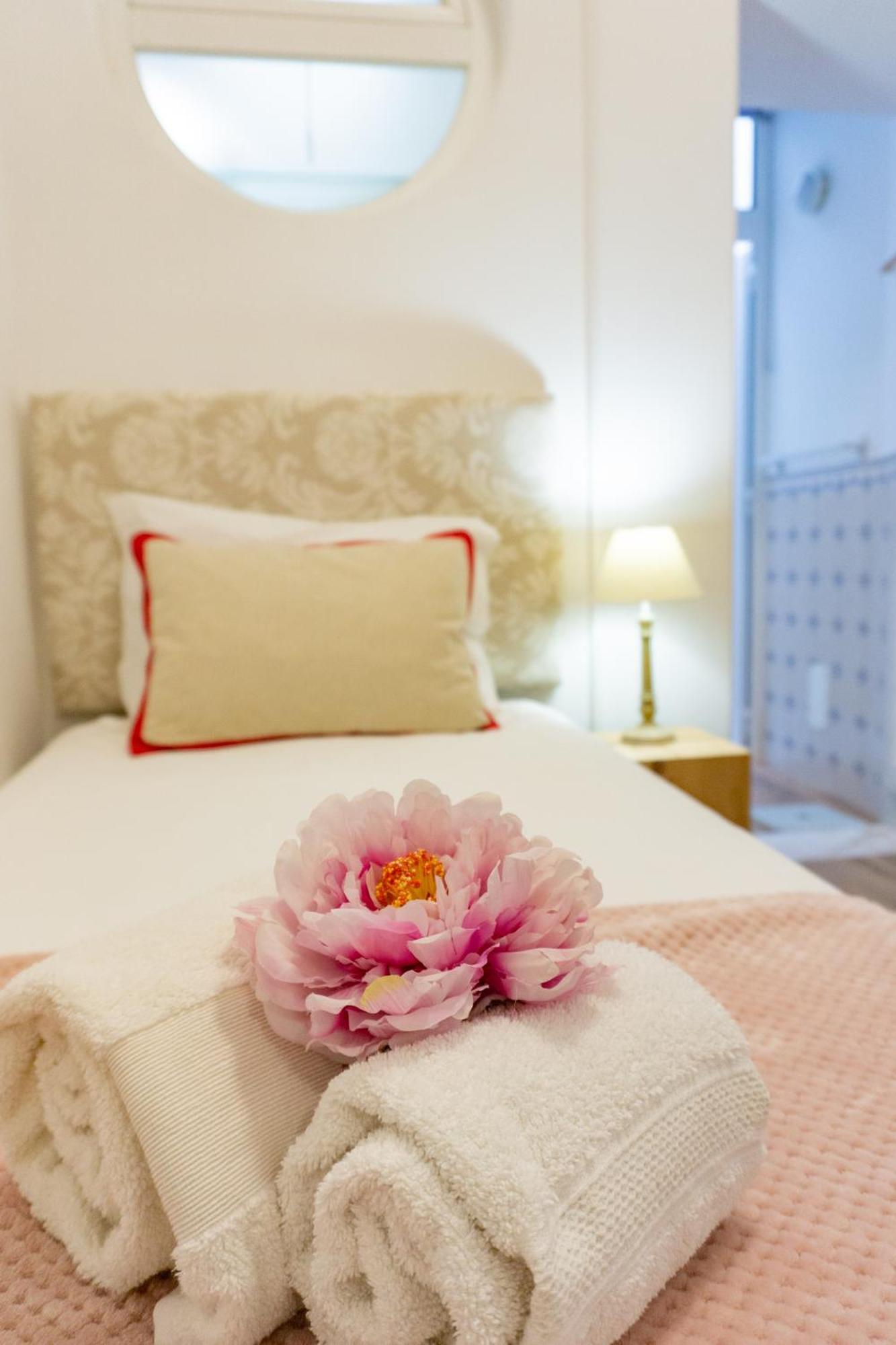 Lalitana Townhouse Otel Lagos Oda fotoğraf